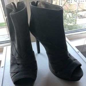 Via Naroli Suede Low Boots